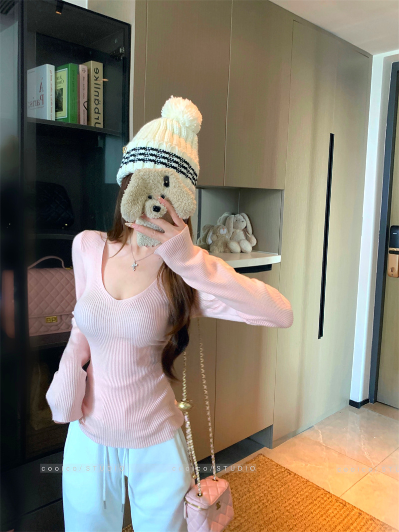 Women's Slim Knit V-Neck Long-Sleeve Base Top Fall 2026 - Image 4