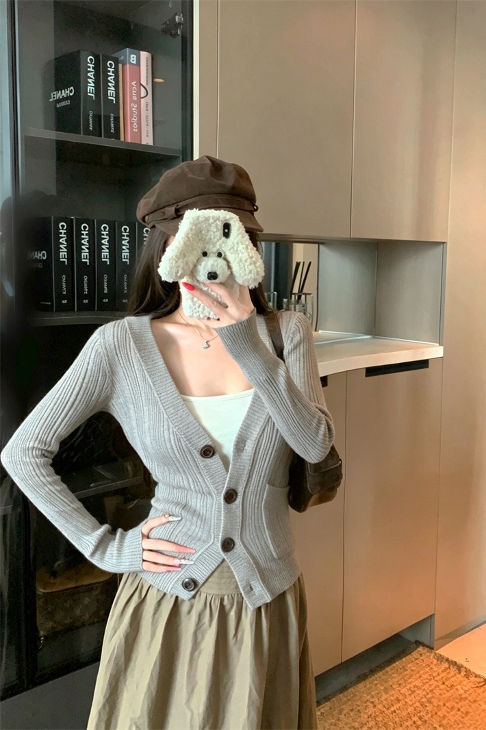 Women's Ribbed Knit V-Neck Button Cardigan with Pockets - Image 5