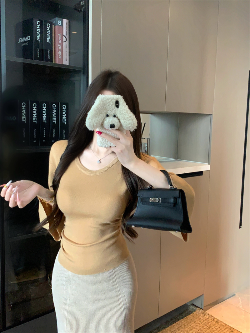 Women's Flared Sleeve Cinched Waist Pleated Three-Quarter Sleeve Knit Top - Image 2