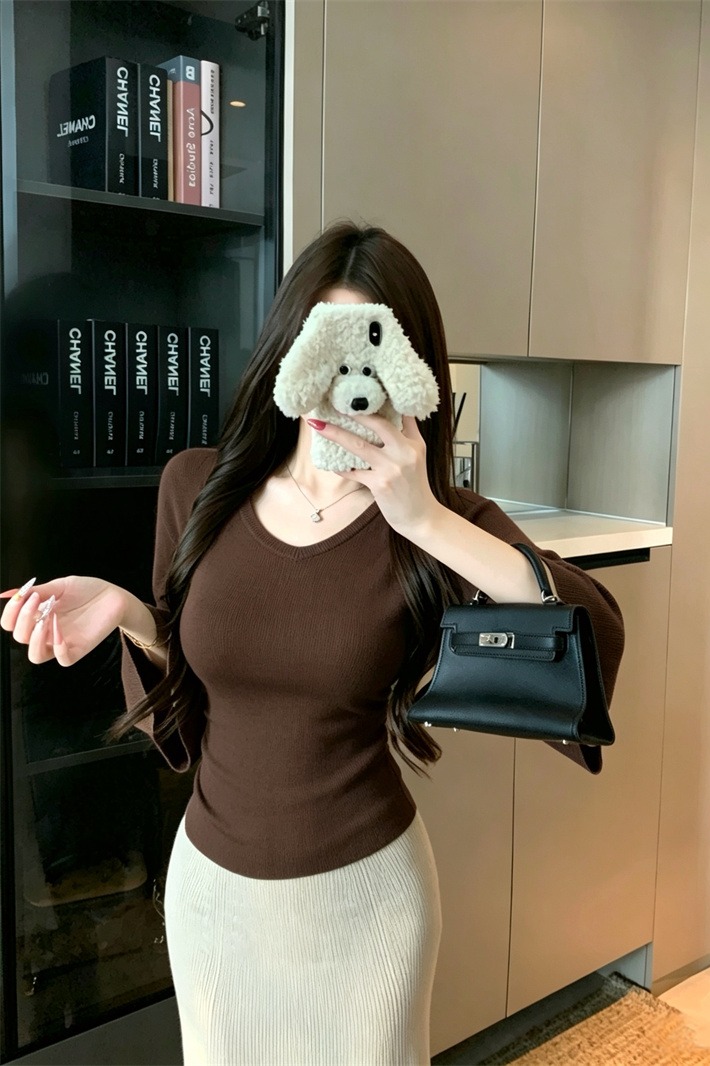 Women's Flared Sleeve Cinched Waist Pleated Three-Quarter Sleeve Knit Top - Image 5